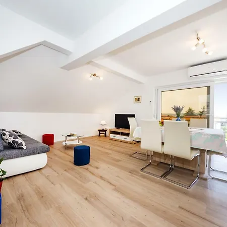 Apartment Iva *